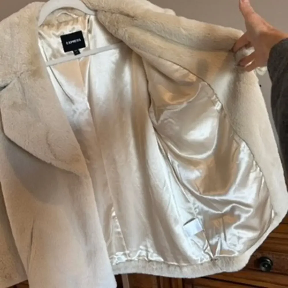 EXPRESS Ivory Faux Fur Coat Plush Mid Length Jacket Size M - Picture 5 of 9